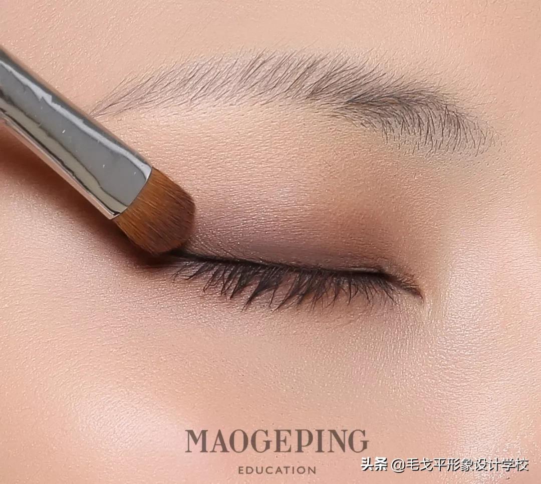 怎么画眼妆又简单又干净单眼皮,单眼皮新手眼妆怎么画显大又干净