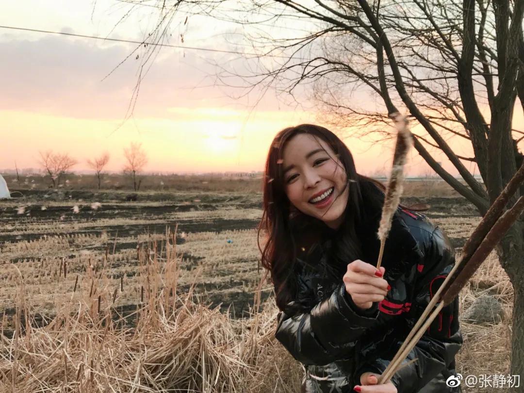 消失6年后,张静初单身生活首曝光!独居大House,与满屋破烂作伴