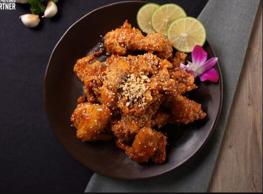 身材不匀称上身瘦下身胖怎么办,上身下身匀称穿搭