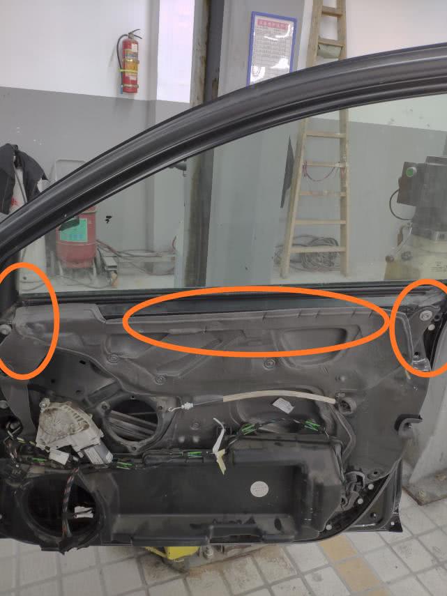 奥迪a6车窗关不上怎么临时关上,奥迪a6换完升降器玻璃升不到顶