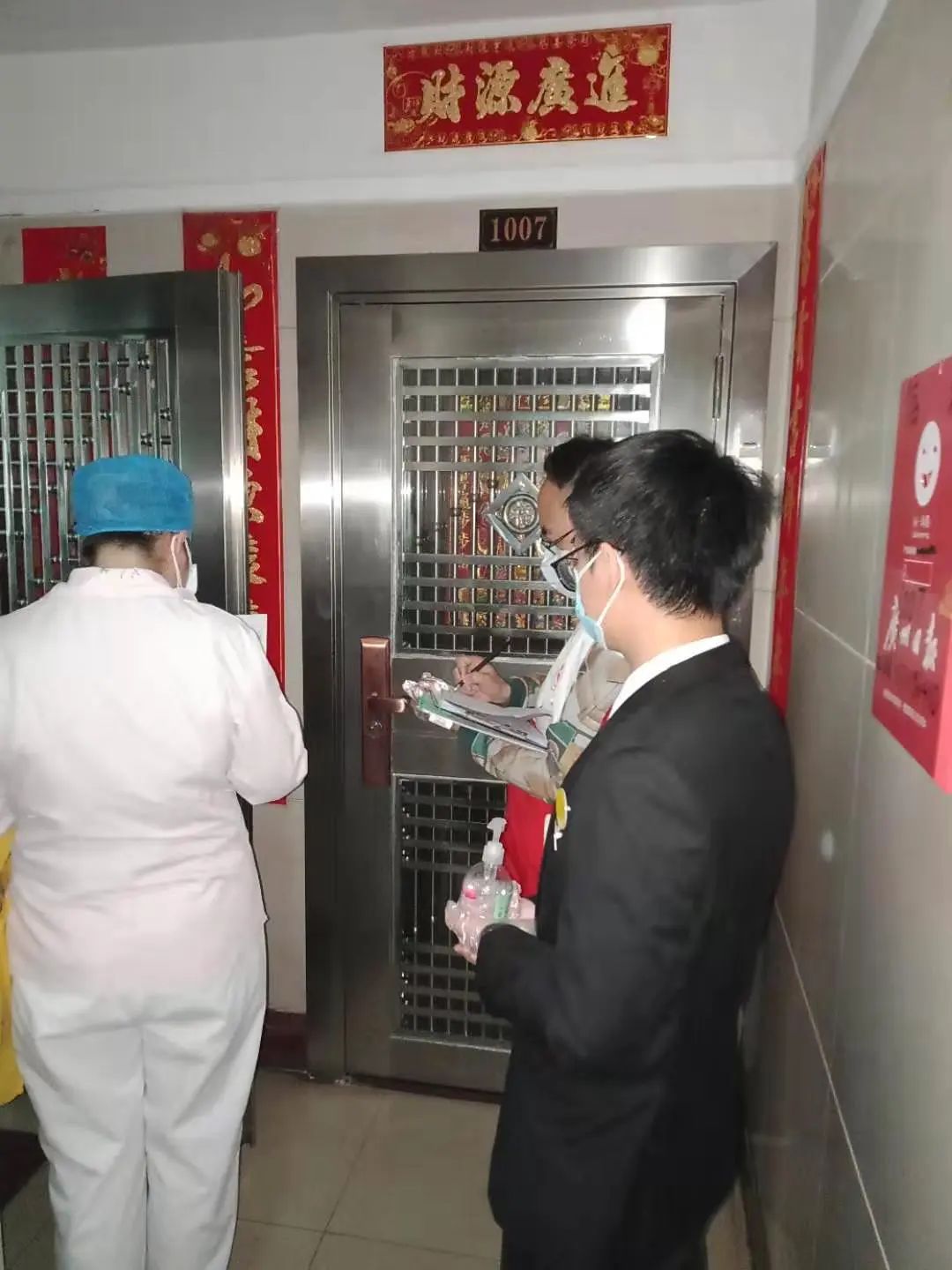 海珠|超赞!派口罩、送凉茶、防疫心理咨询……瑞宝街蜂巢*党**建线上+线下多重暖心服务