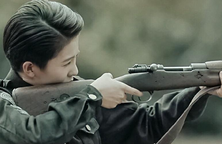 白鹿拍烈火军校有多累,白鹿拍烈火军校哭了