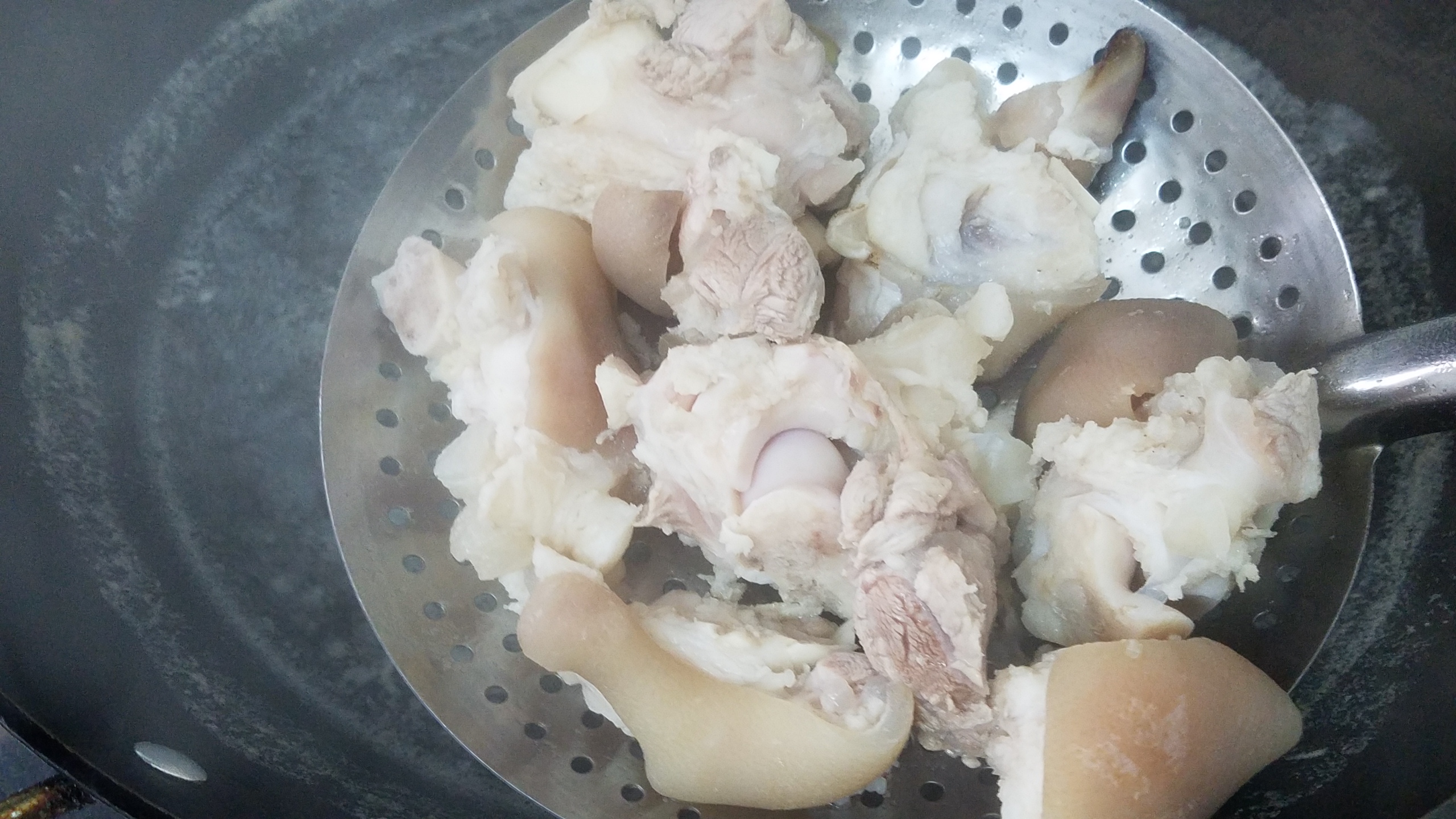 酱猪脚高压锅的家常做法,电饭锅焖酱猪脚