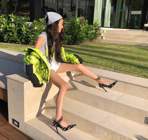 71岁百亿富翁,280亿富婆长得像17岁女孩