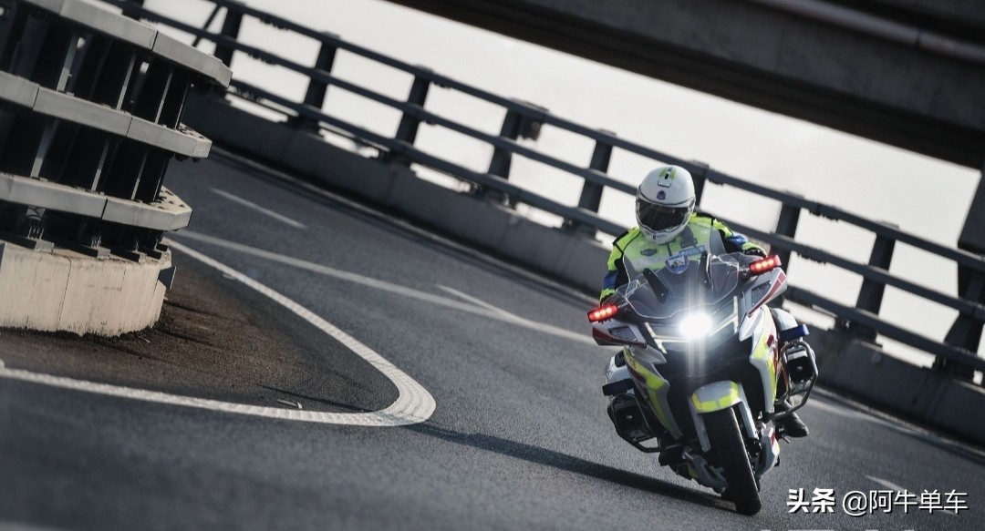 贝纳利1200巡航版vs国宾1250,春风1250trg贝纳利1200哪个更好