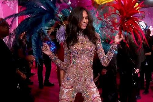 从小就是超神比例，腕线过裆被封维密“第一腿精”！