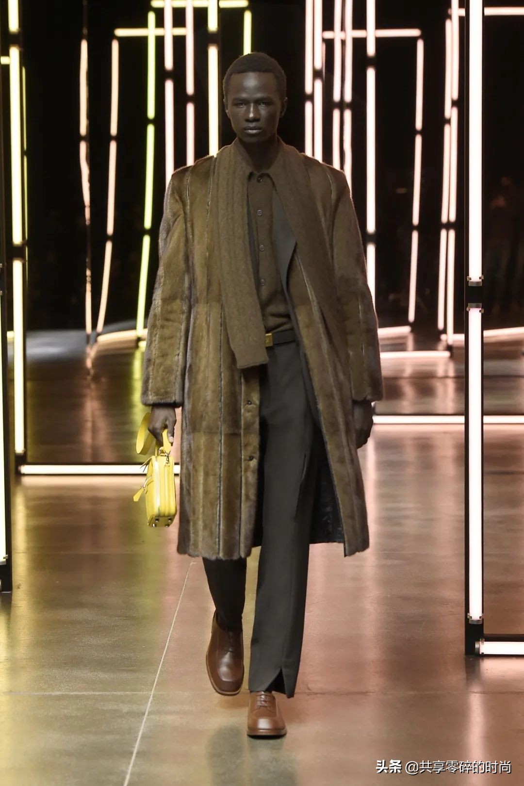 fendi芬迪2023年春夏男装时装秀,最潮流fendi2020秋冬系列时装