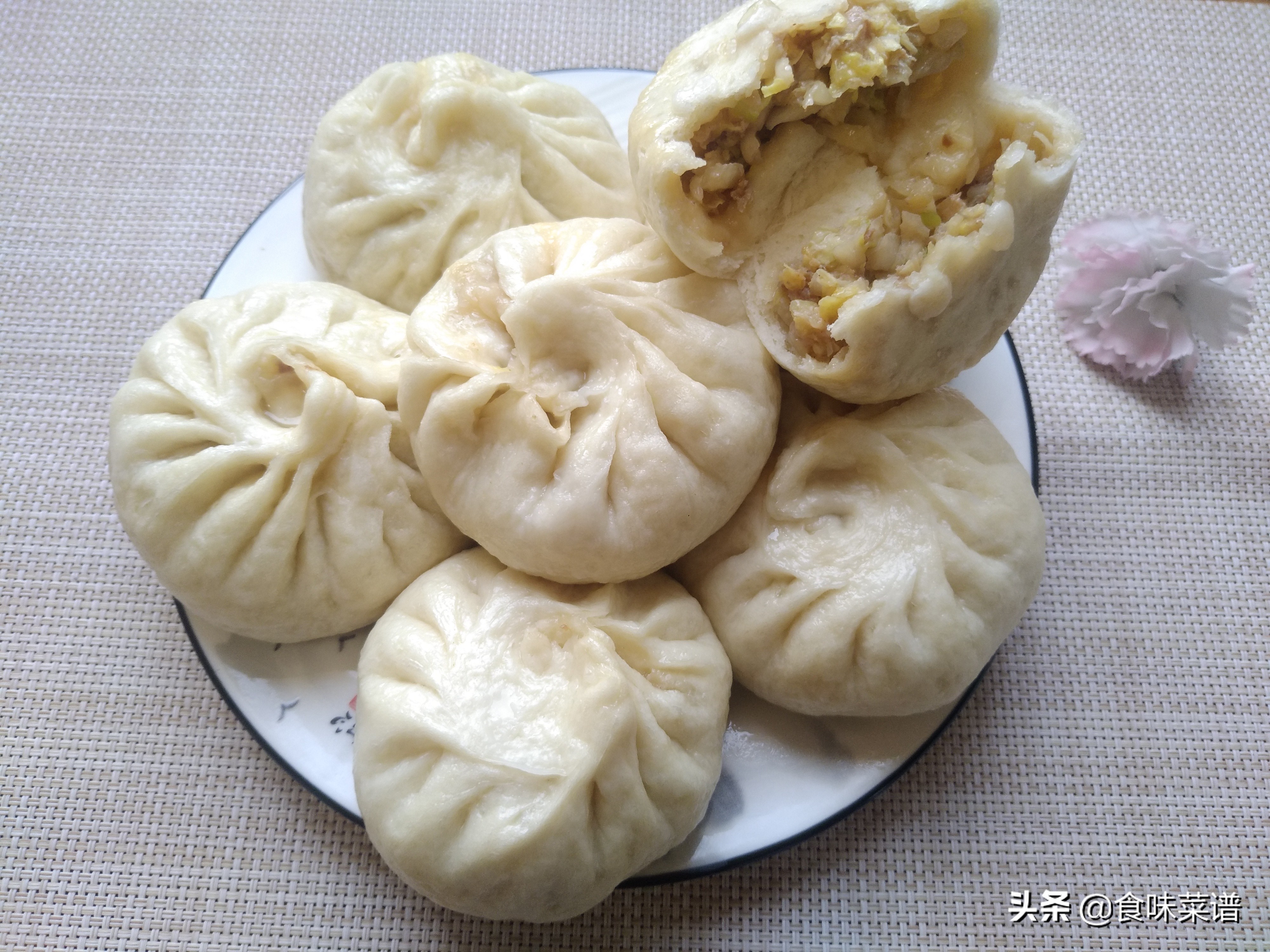 教你白菜肉包子的做法,皮薄馅大,上锅蒸记住这一步,松软不塌陷