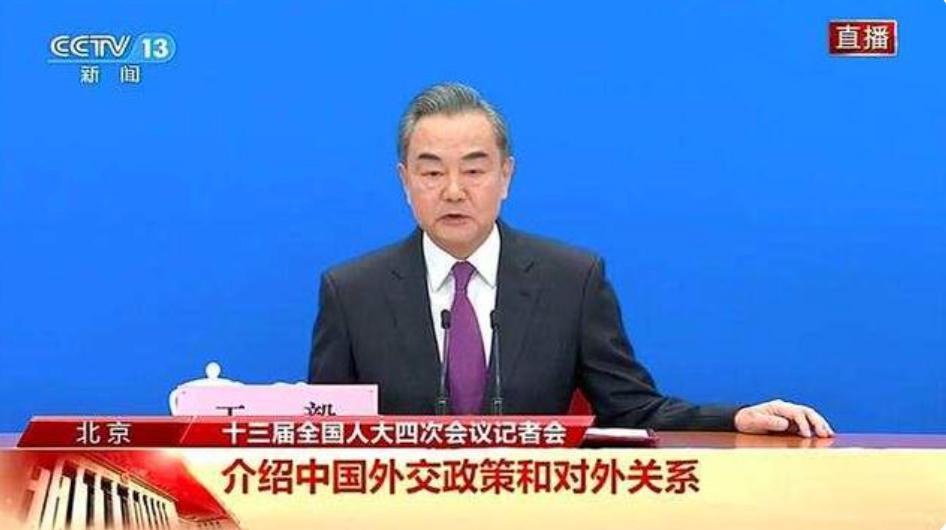 他们“拼力”拍到的中国*警武**照片，标价499美元一张【新闻早七点】