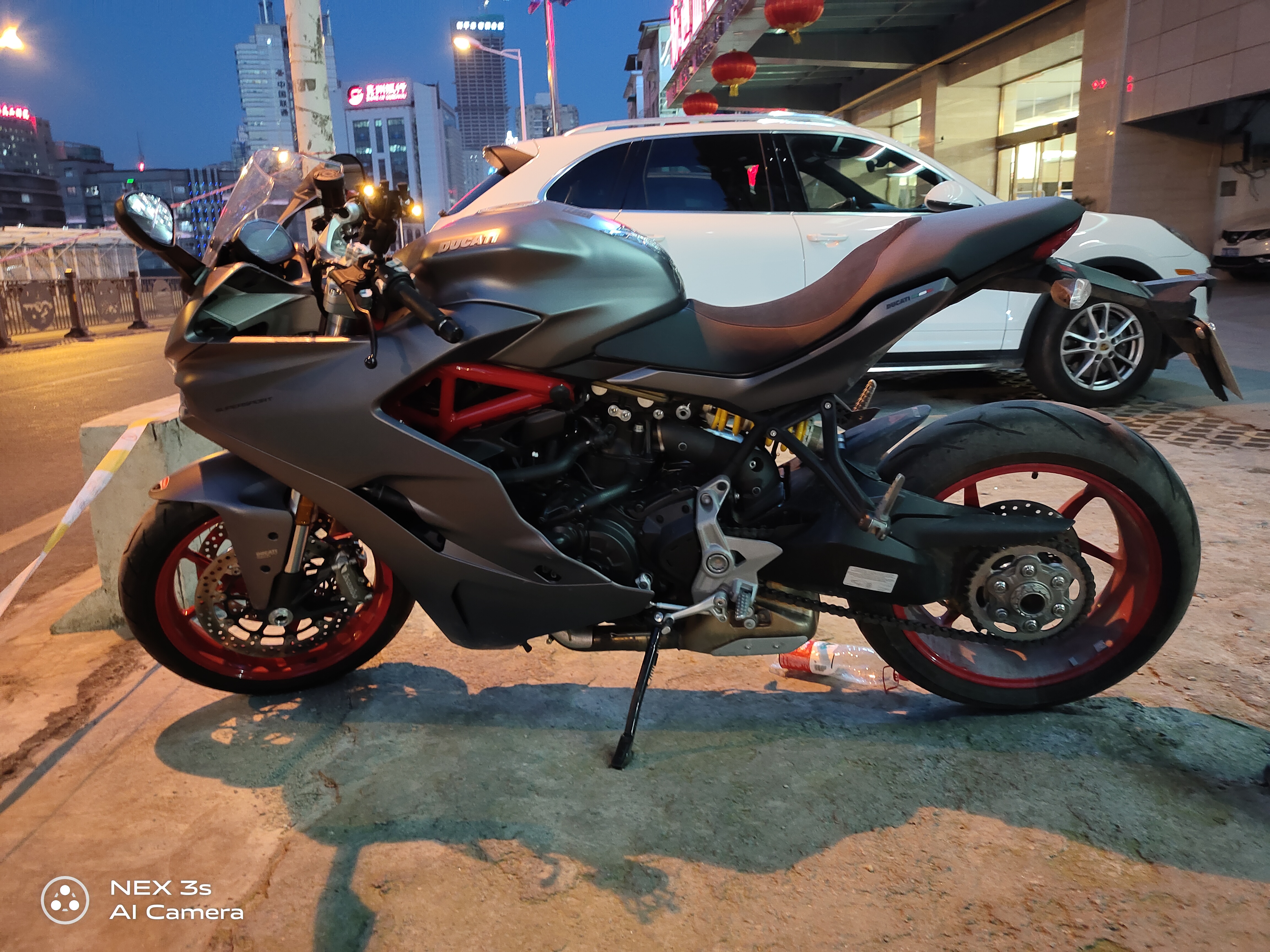 vivonex3搭载骁龙865,vivonex3s瀑布屏观感对比