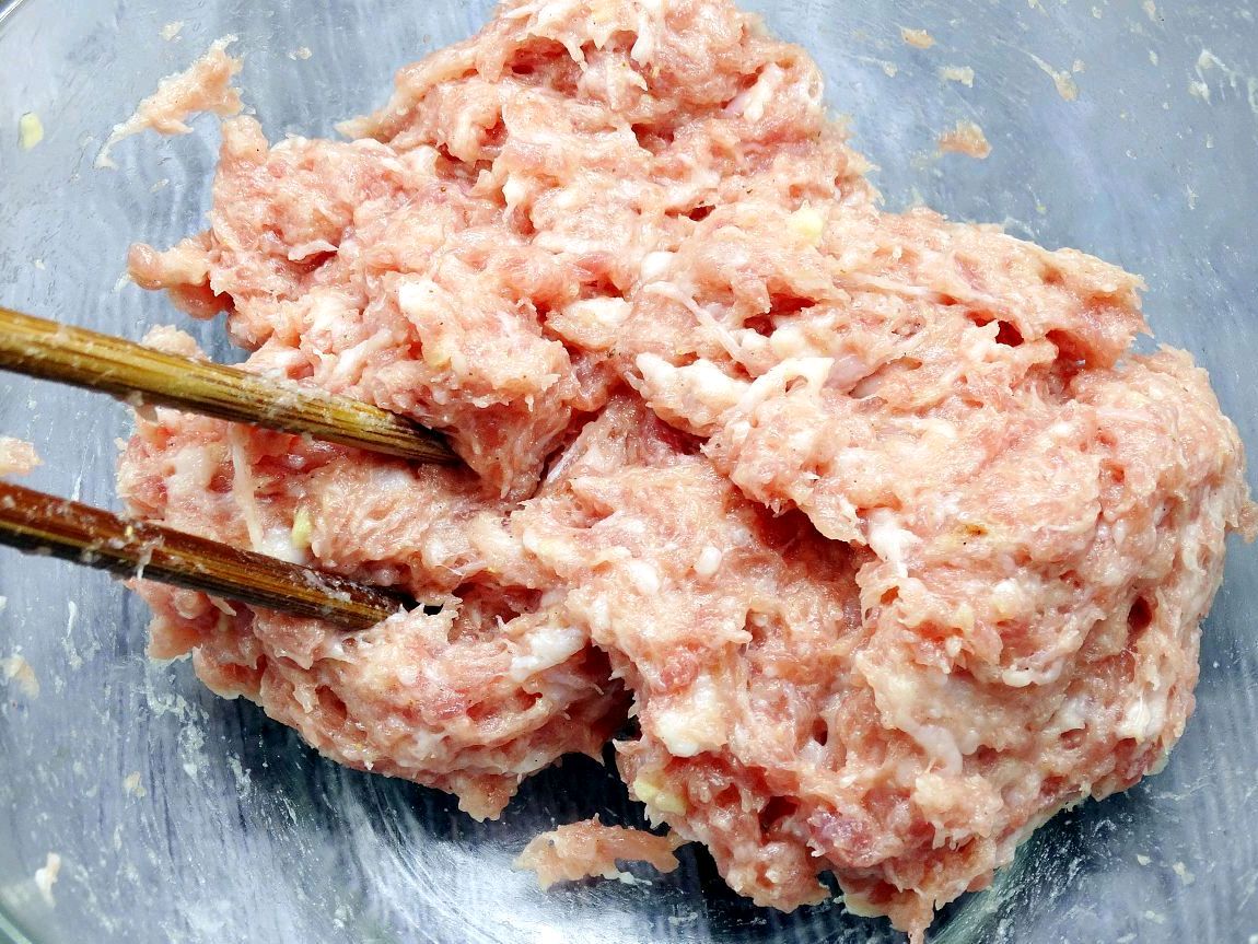 饺子1斤肉馅和盐的比例,十斤肉馅饺子怎么调馅