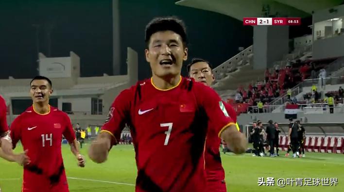 国足出线欢呼的场面,国足出线球迷落泪