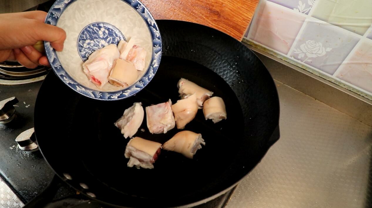 如何煮猪蹄才能又烂又入味,炖猪蹄快速软烂入味的小诀窍