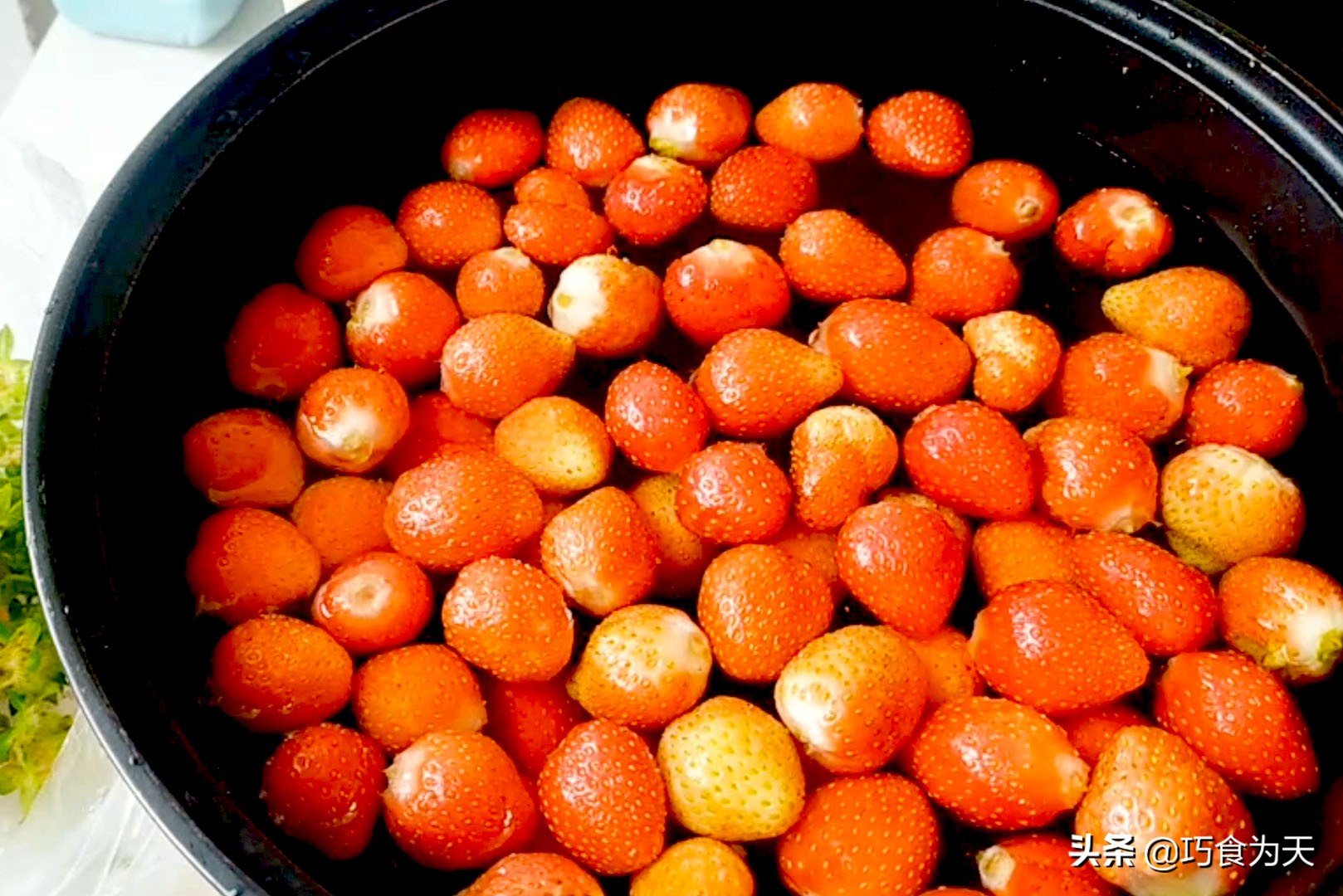 草莓酱直接煮了,草莓酱熬好是热的装还是放凉了装