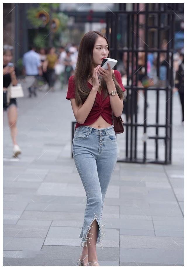 穿牛仔裤的小姐姐腰有多细,好身材牛仔裤小姐姐
