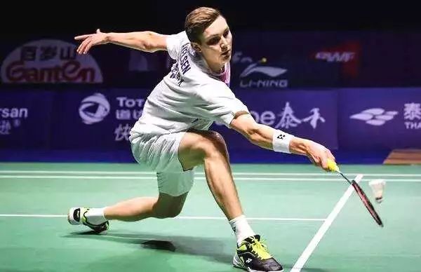 打羽毛球扭伤怎么处理,打羽毛球踝关节疼痛