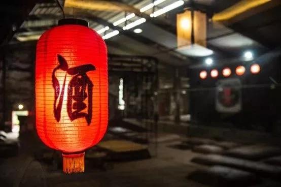 诗传泸酒香,杯杯国宝窖池原浆,邀君共品泸州山水岁月的醇厚绵长