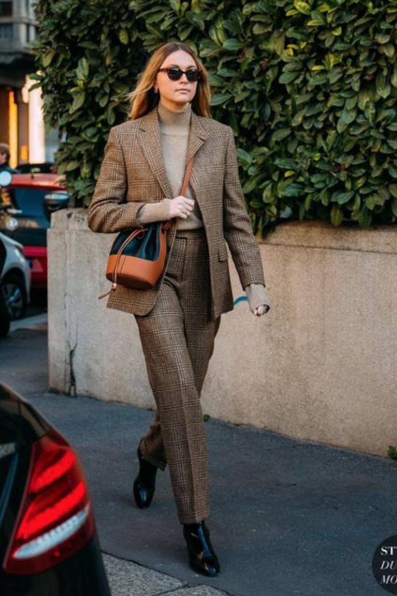 冬季显瘦裤子配靴子,现在还流行打底裤配靴子吗