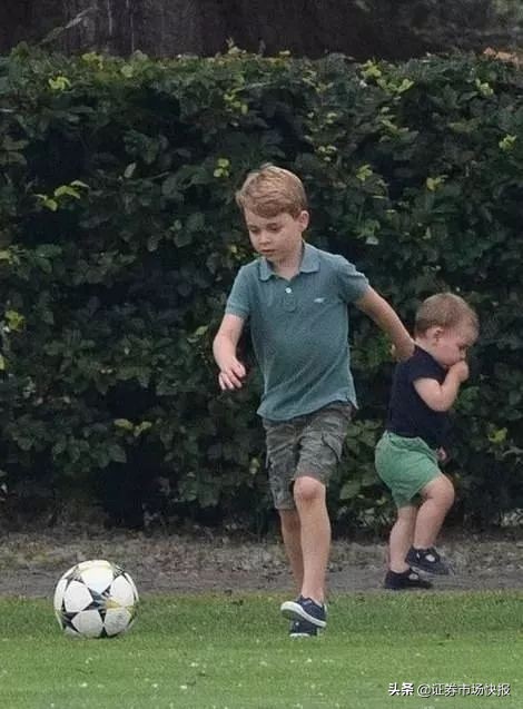 英国乔治小王子和女王,英国乔治小王子为什么不是继承人