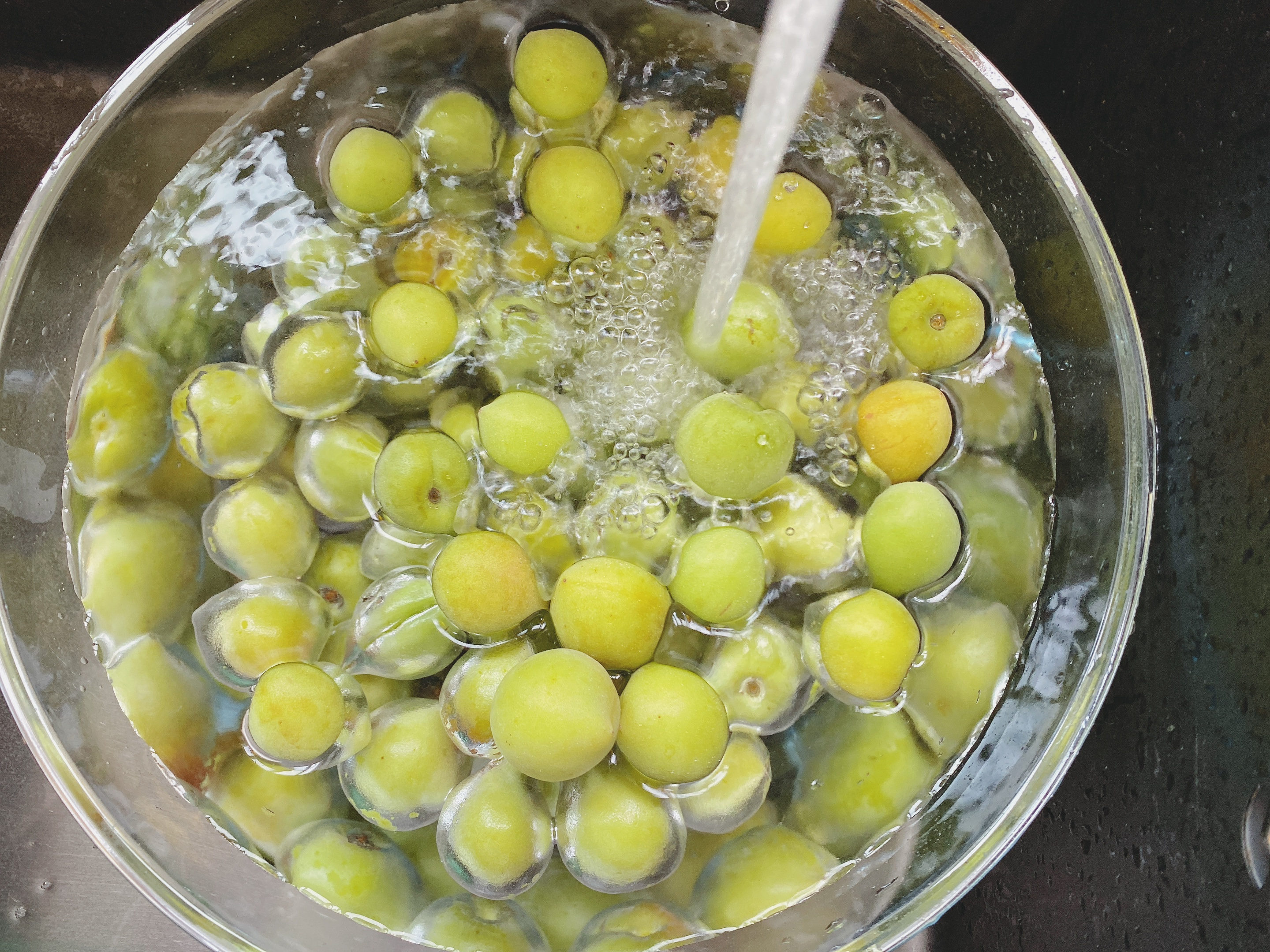 青梅酒用浓香还是酱香好喝,青梅酒最好选什么白酒