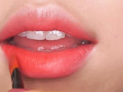 不用整形也能轻松获得baby同款微笑唇，手残教程来咯