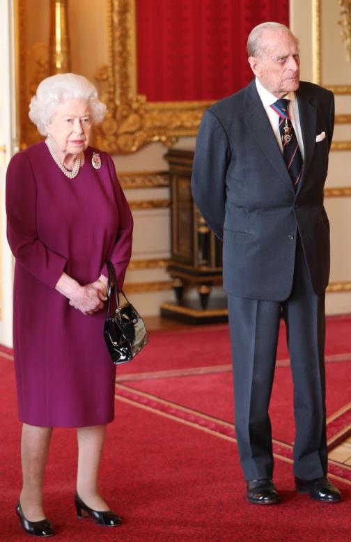 当王室成员打开大门在家里拍照时，我们才终可以一睹他们的豪宅