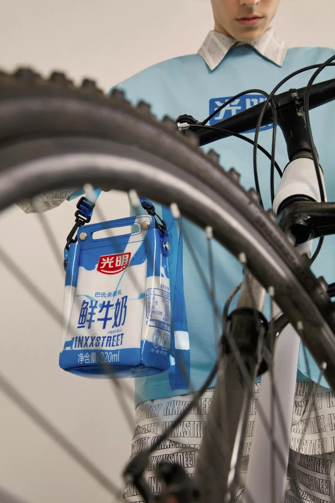 新的脑白金广告,洗脑广告鼻祖脑白金跨界出潮服