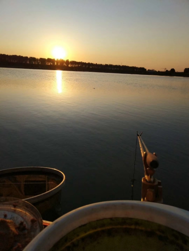 钓鱼新手入坑指南,新手钓鱼入坑建议路滑吗