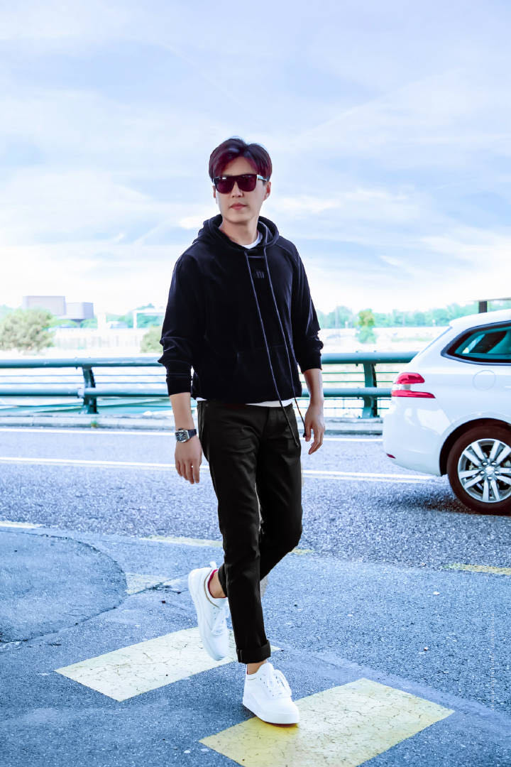 靳东欧巴照片,靳东机场帅气出场视频