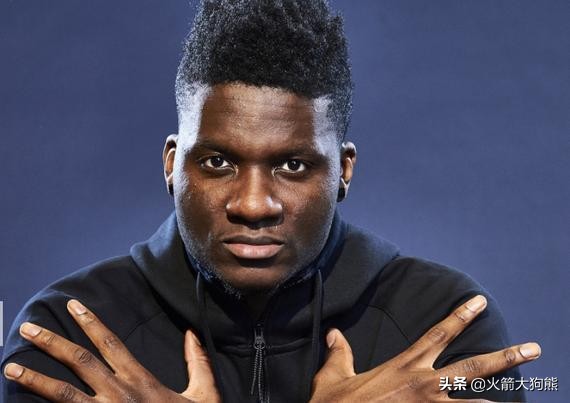 老鹰晒特雷杨身穿球衣,老鹰特雷杨卡佩拉柯林斯