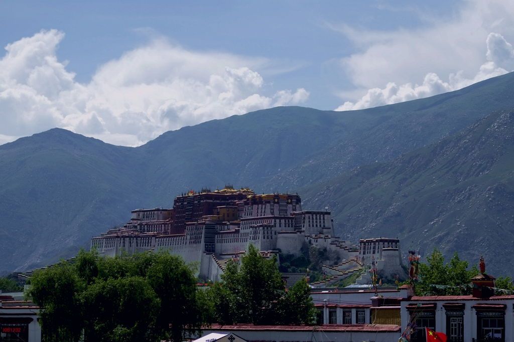 拉萨海拔多少米内地人在缺氧吗,拉萨还有高楼吗