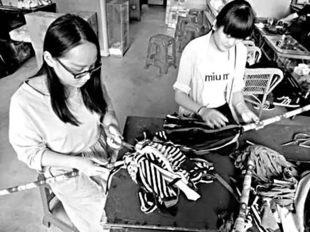 中国人只会跟风买名牌？80后女孩用旧衣改造成潮牌，燃炸上海滩