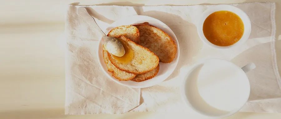 美国男子参加新冠聚会染病丧命；充电技术大突破，手机10分钟充满