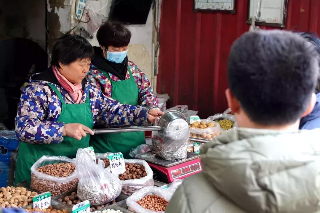 年味｜带上小拖车跟我走！这里买年货实惠好吃