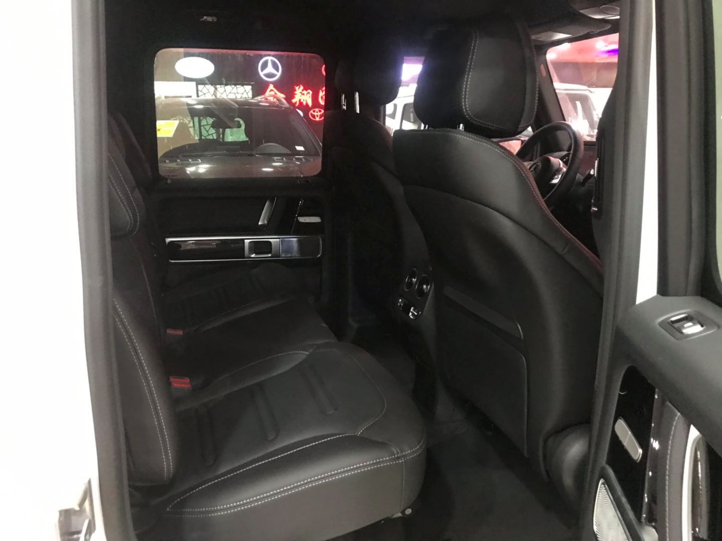 2020款奔驰G550越野界的大哥大拥有三把差速锁顷刻将*途征**变坦途