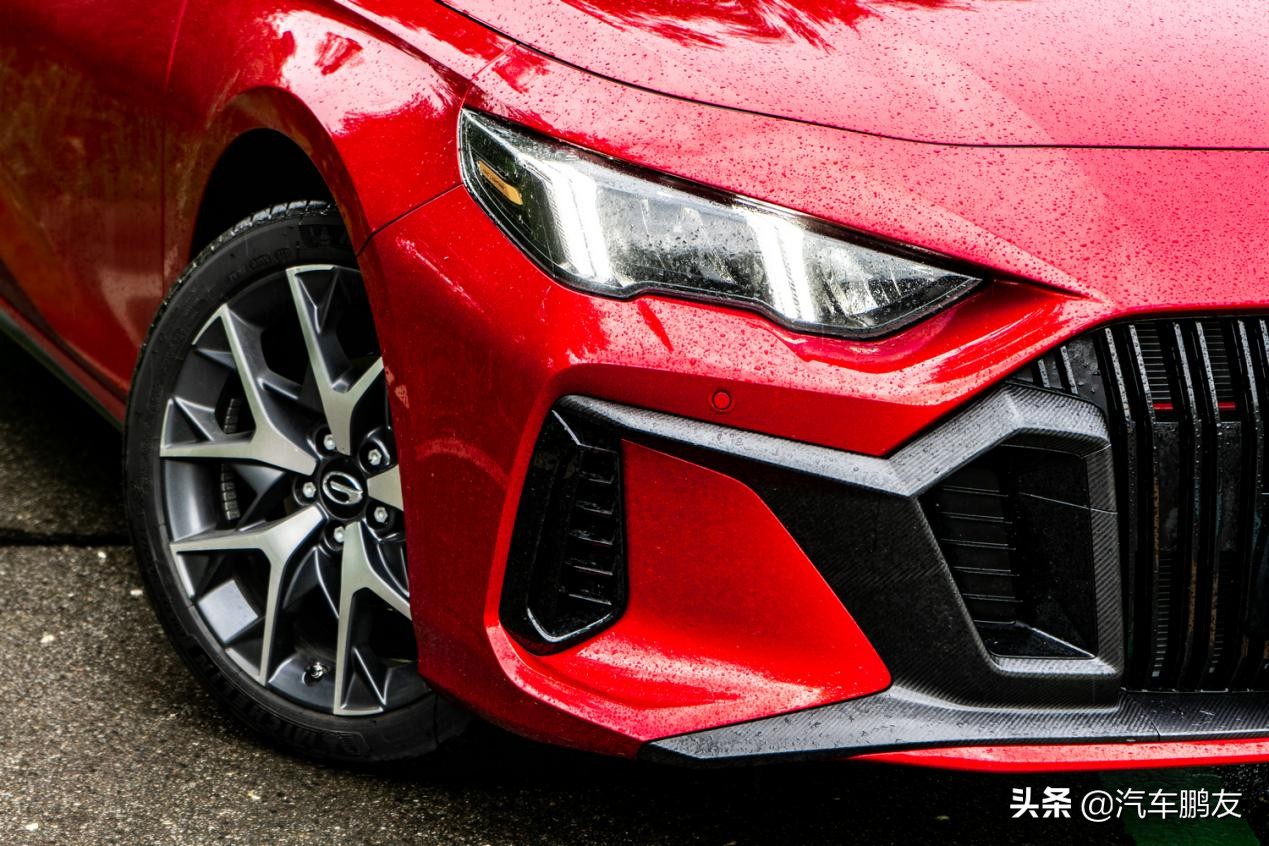 广汽传祺影豹j15和j16区别,广汽传祺影豹2022款新车报价