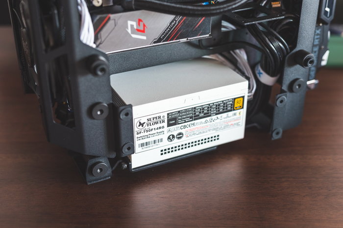 圣诞节前装一台白色的ITX性能钢炮游戏主机