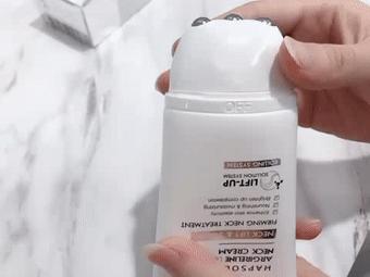 刘诗诗与倪妮再度同框,除了体态外,在脖子上她们也在暗自用力