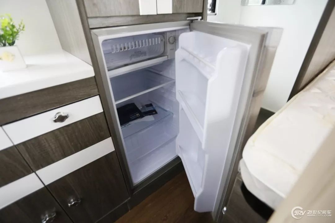 房车大全20-30万的小型c型房车,飞翔房车入门级b型房车价格