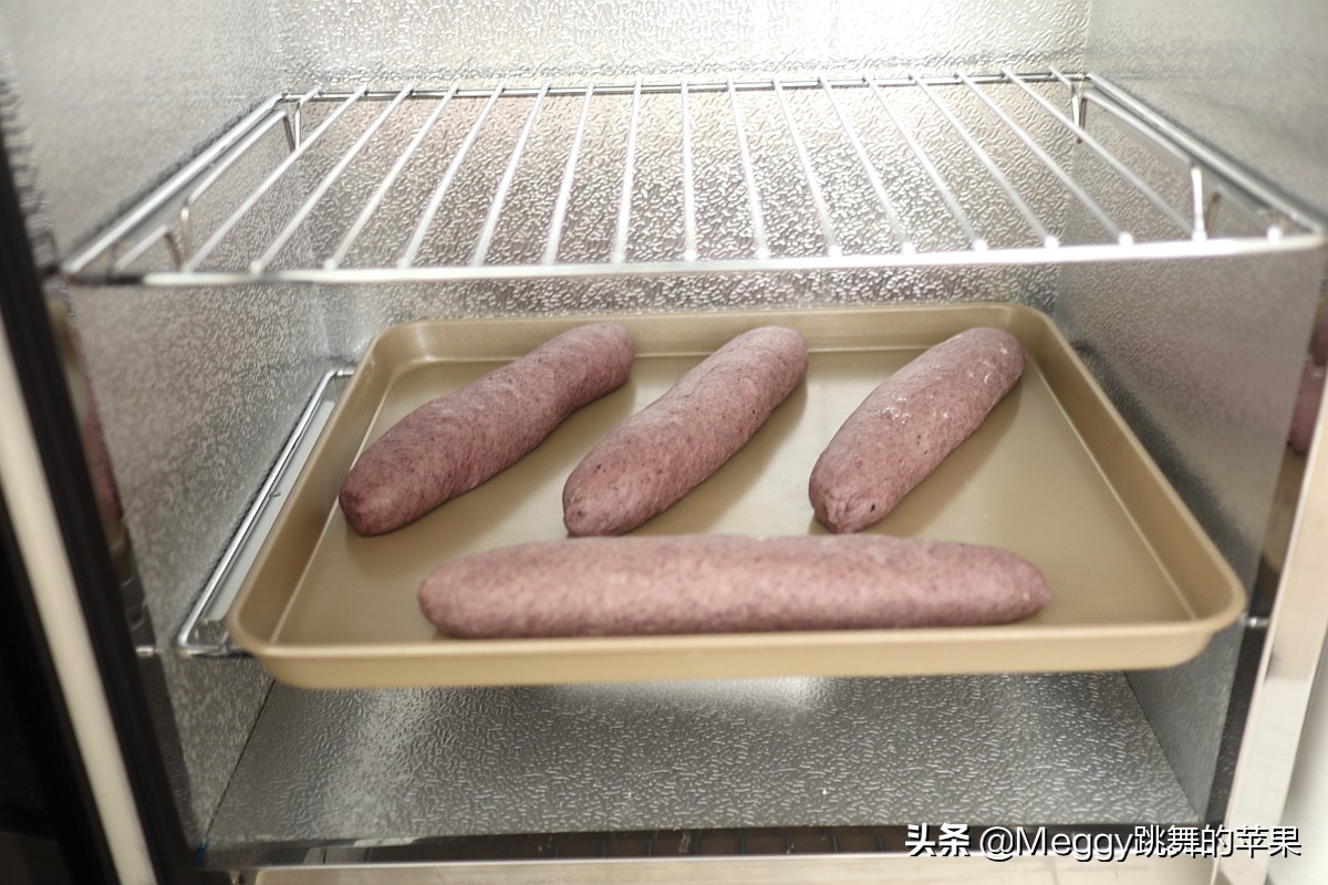 天热吃这种面包，烤1炉吃2天，黑米软欧中加这料，儿子直夸好吃