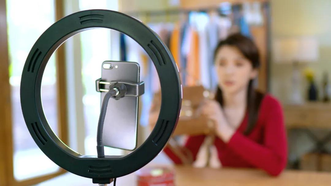 2856位女主播涉黄，会员超600万！这个经营色情直播App团伙被公诉