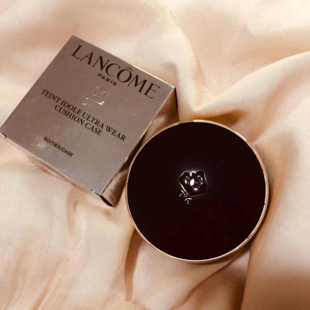 油皮夏天用气垫还是用粉底,油皮女生买什么护肤品最好