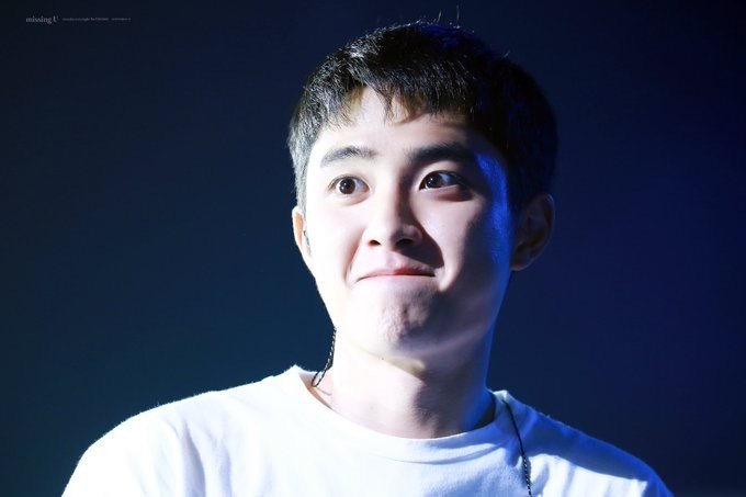 张艺兴让霓虹粉丝看抗日剧,张艺兴看金钟仁新歌