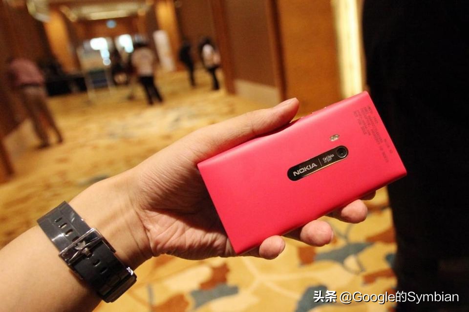 美好的回忆，诺基亚最美的手机N9，现在看起来还是那么好看