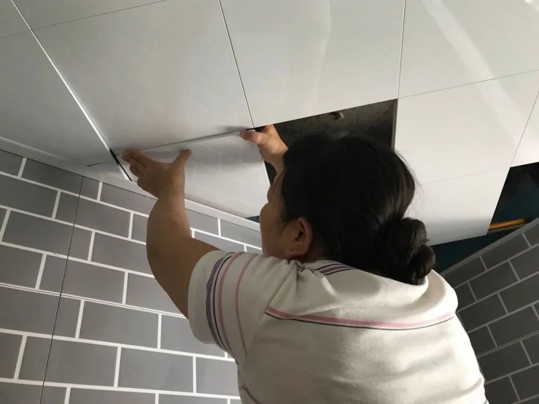 装修是先安装油烟机还是先装吊柜,先装铝扣板吊顶还是先装油烟机