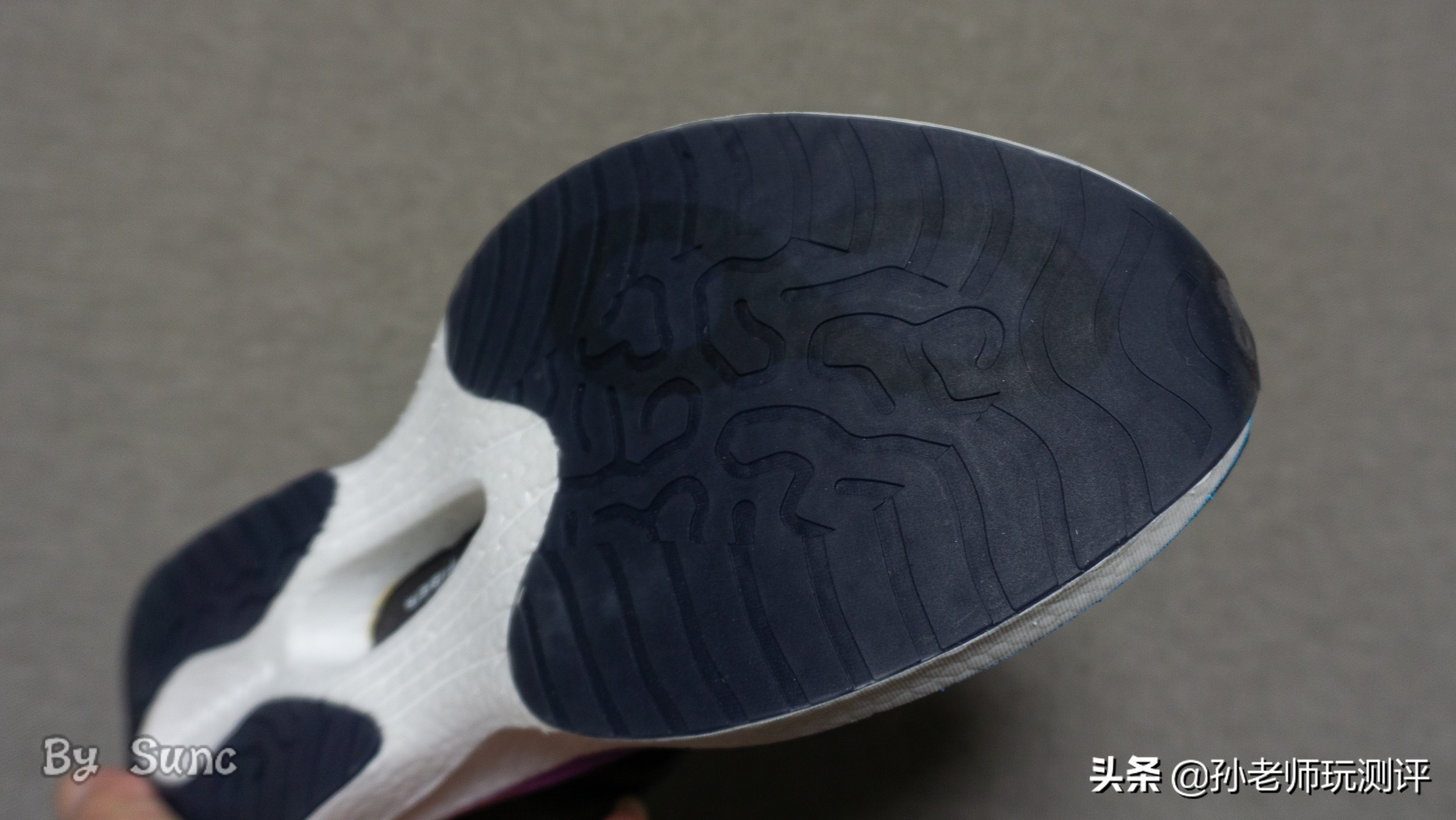 轻于鸿毛水上漂,咕咚造风者跑鞋