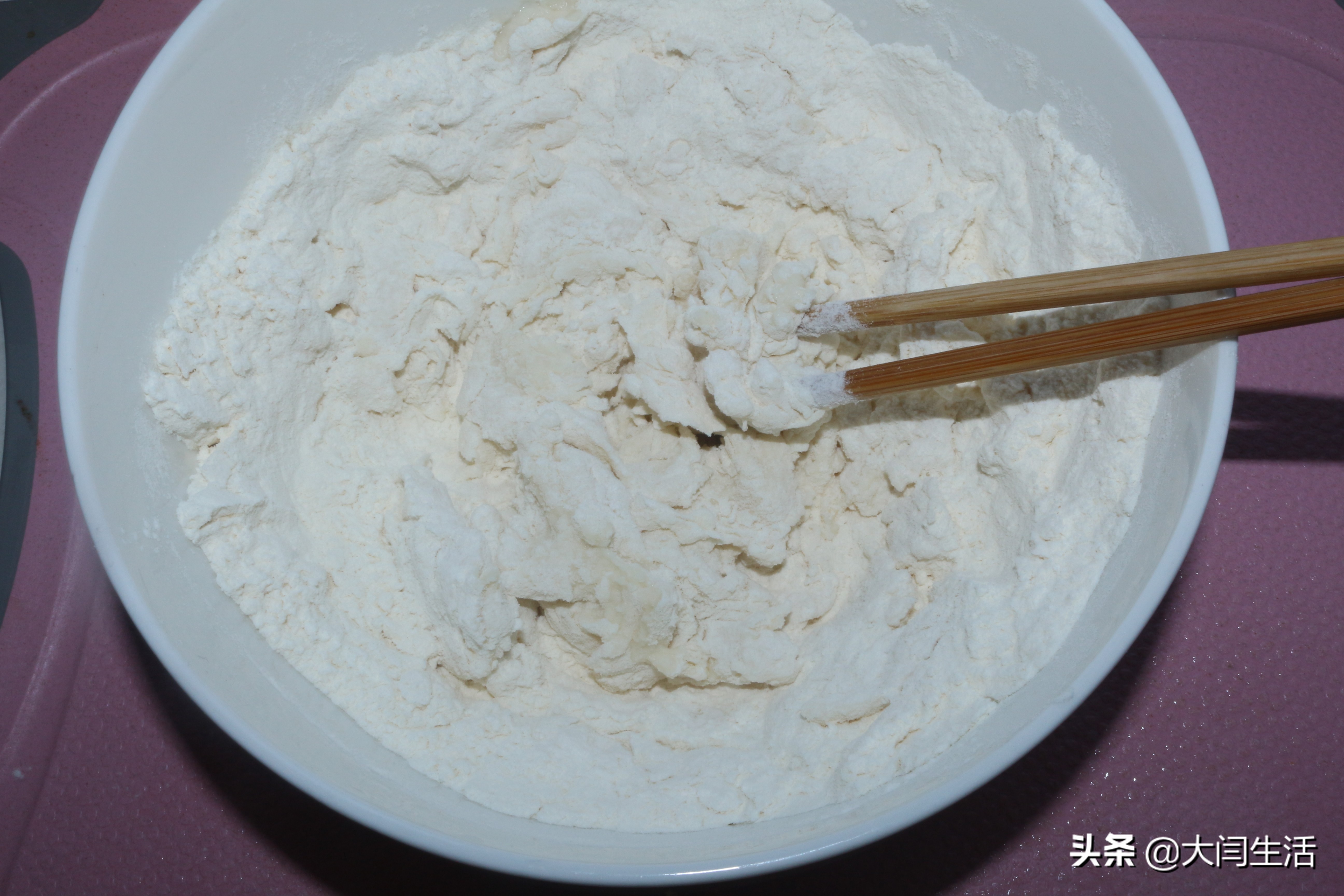 薄单饼卷菜用什么水和面,1碗面粉1碗水教你个独特的做法