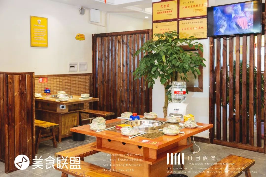 靠着这道菜这家店火了二十年,这家店仅凭一道菜火爆多年