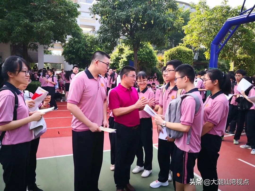 潮汕哪个学校校服最好看,潮汕校服排名前十