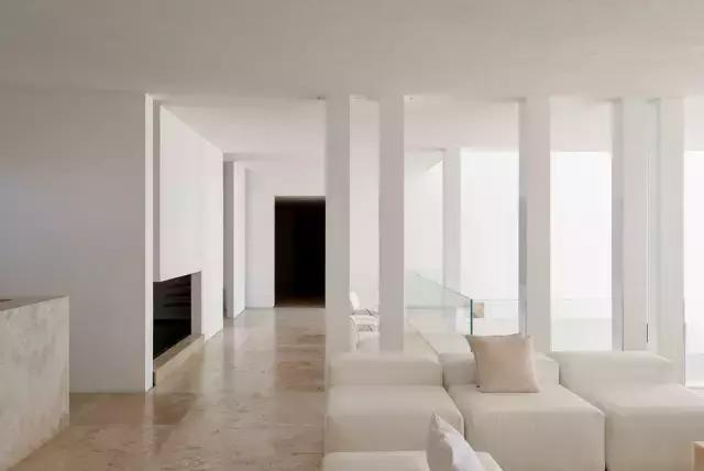 这家禁欲风的“情趣酒店”,开了灯后……嗨爆了